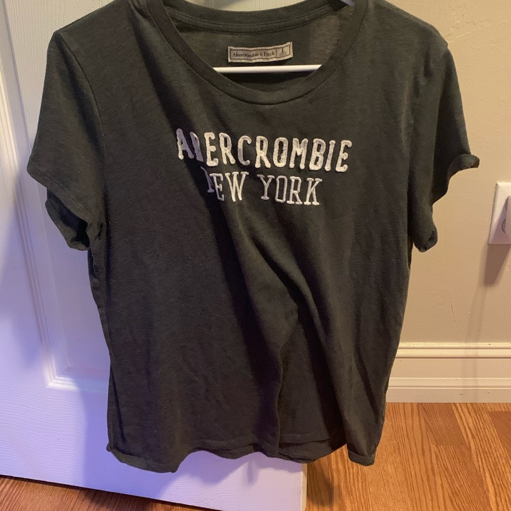 A short sleeve shirt